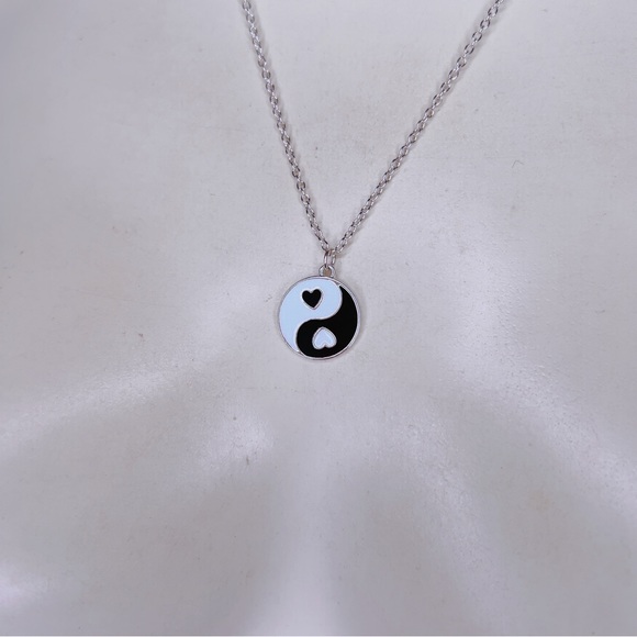 Ying Yang black white silver necklace - Picture 2 of 3